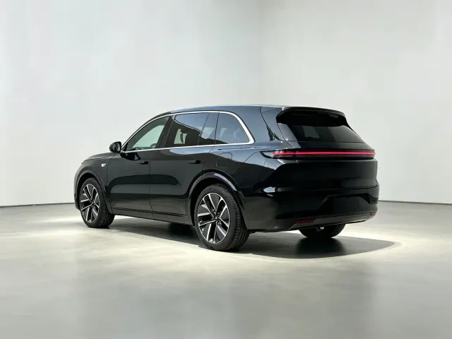 Li Auto L6 — Фото автомобиля 9