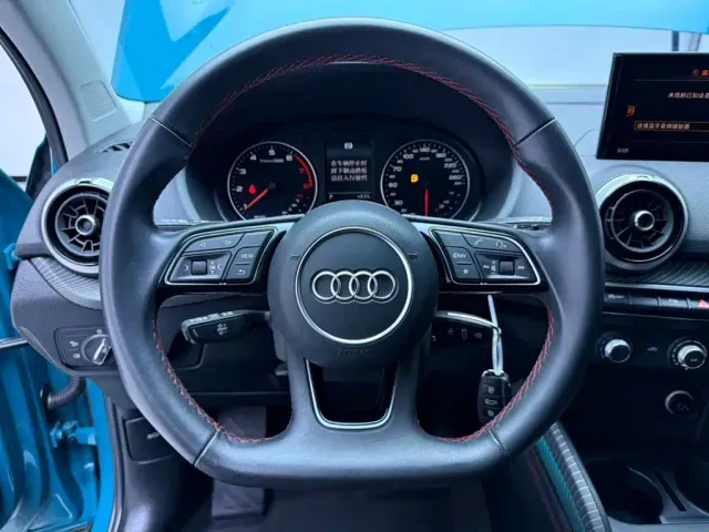 Audi Q2L — Фото автомобиля 11
