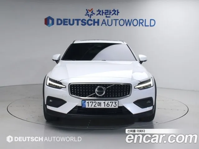 Вольво V60 V60 Cross Country 2 поколение B5 Ultimate AWD — Фото автомобиля 3