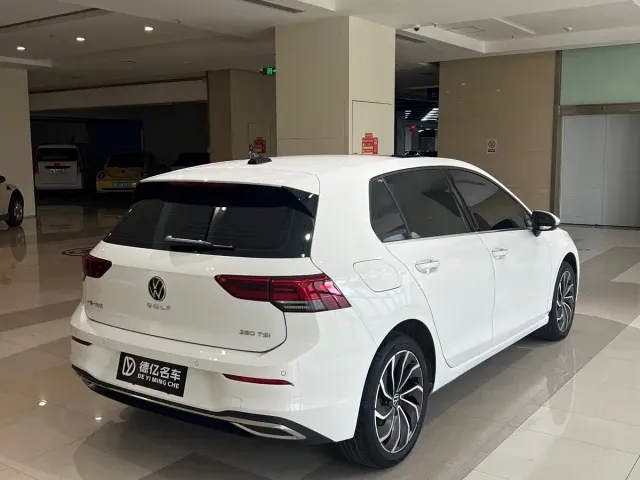 Volkswagen Golf — Фото автомобиля 9
