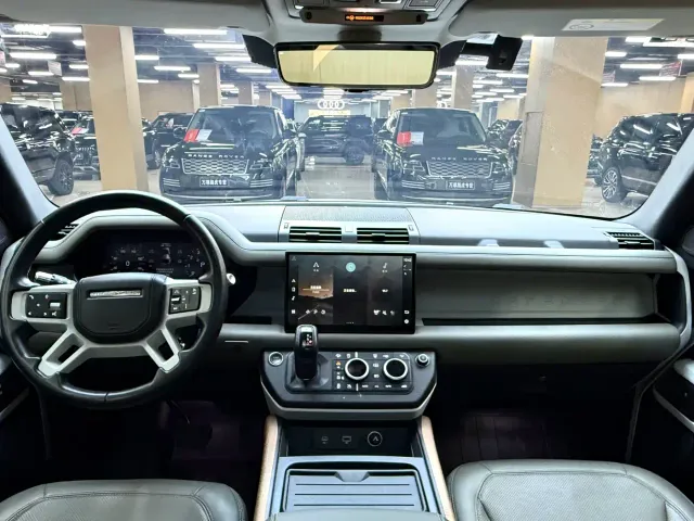 Land Rover Defender — Фото автомобиля 6