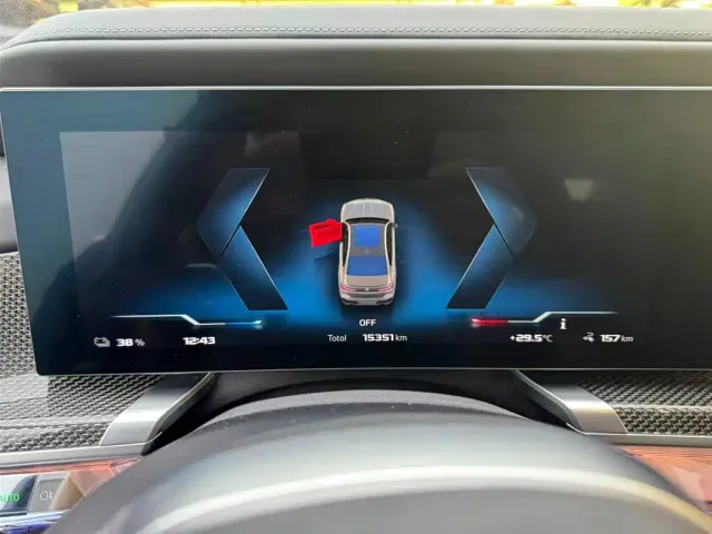 BMW i7 M70L — Фото автомобиля 12