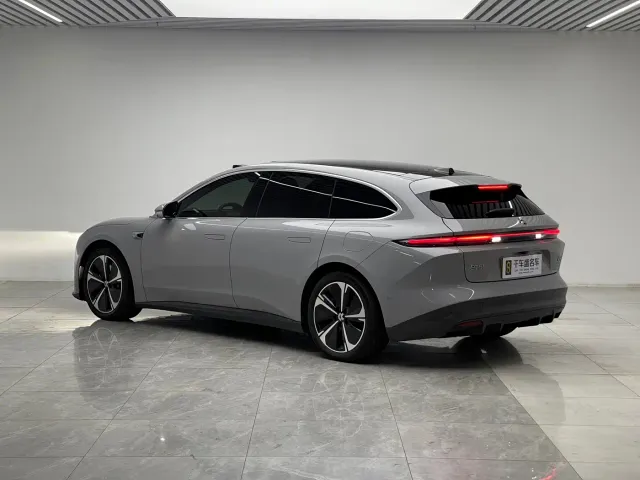 Nio ET5 Touring — Фото автомобиля 4