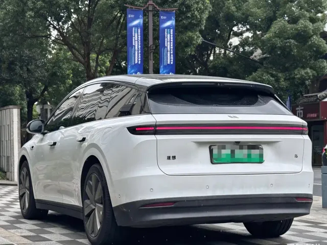 Li Auto i6 — Фото автомобиля 5