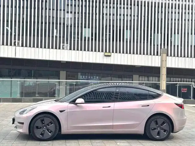Tesla Model 3 — Фото автомобиля 9