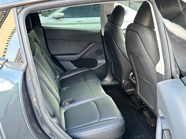 Tesla Model Y — Фото автомобиля 13