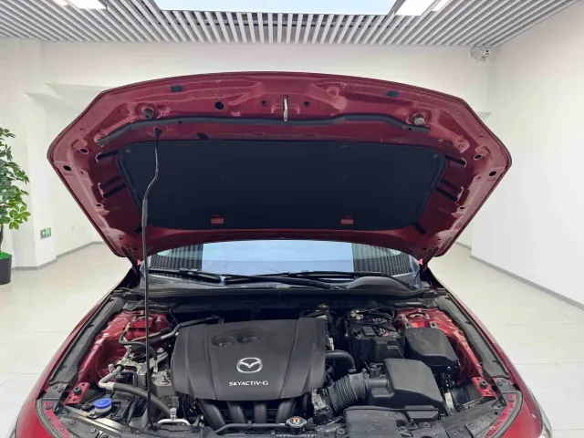 Mazda Axela — Фото автомобиля 19