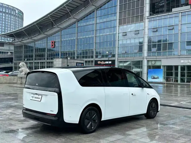 Li Auto MEGA — Фото автомобиля 6