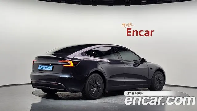 Tesla Model 3 — Фото автомобиля 2