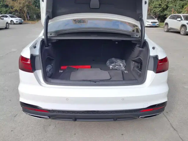 Audi A4L — Фото автомобиля 18