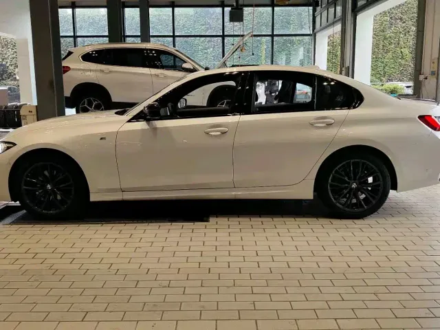BMW 3 Series — Фото автомобиля 4