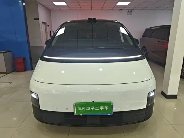 Li Auto MEGA — Фото автомобиля 2