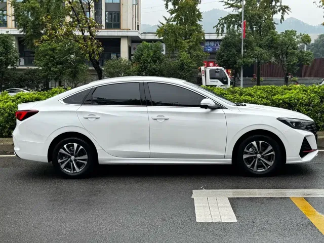 Changan Eado — Фото автомобиля 26