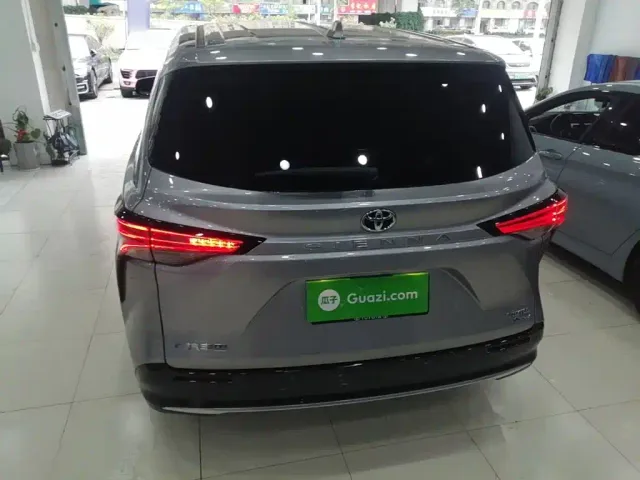 Toyota Sienna — Фото автомобиля 5