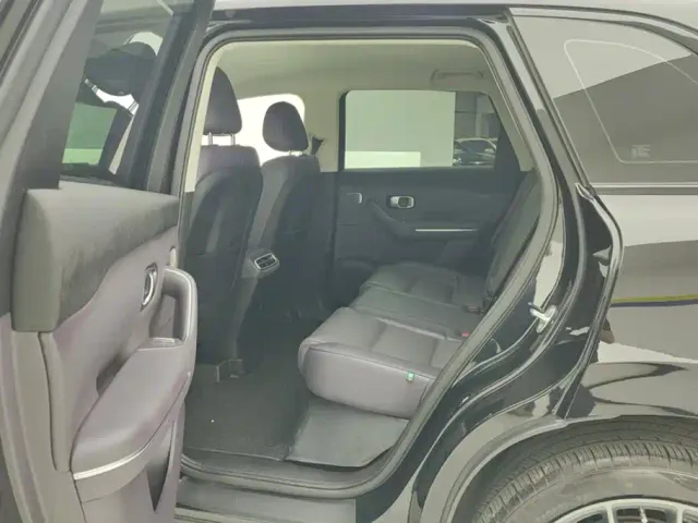 Leapmotor C10 — Фото автомобиля 11