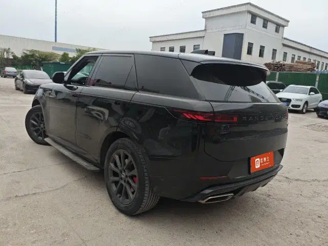 Land Rover Range Rover Sport — Фото автомобиля 3