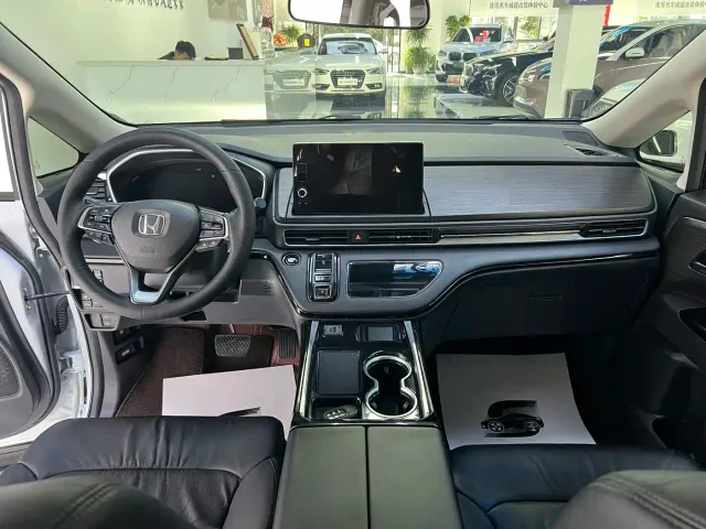 Honda Elysion — Фото автомобиля 6