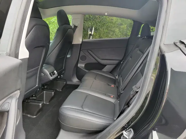 Tesla Model Y — Фото автомобиля 10
