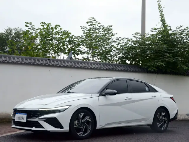 Фотография автомобиля — Hyundai Elantra