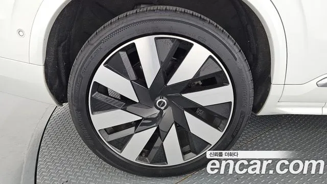 Вольво XC90 — Фото автомобиля 5