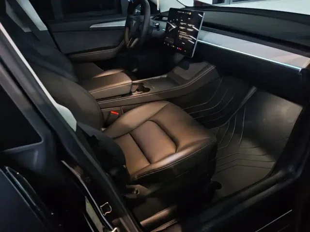 Tesla Model Y — Фото автомобиля 24