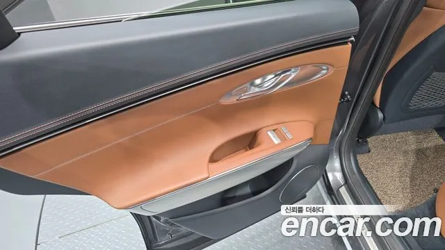 Genesis GV70 — Фото автомобиля 14