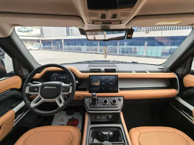 Land Rover Defender — Фото автомобиля 4