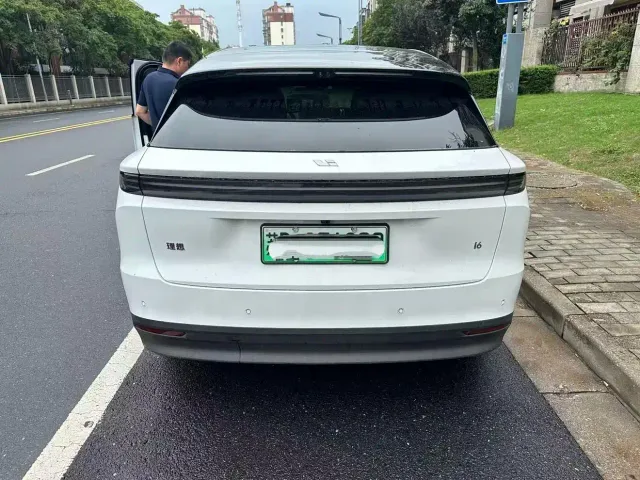 Li Auto i6 — Фото автомобиля 8