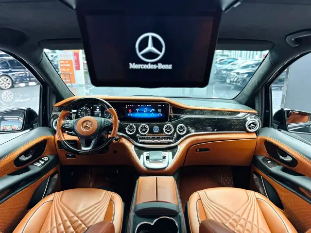 Mercedes-Benz Vito 2023 2.0T Elite 7-Seater — Фото автомобиля 5