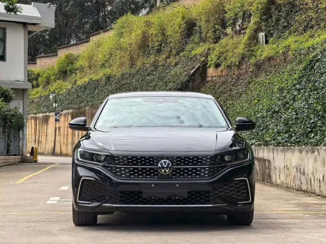 Volkswagen Passat — Фото автомобиля 2