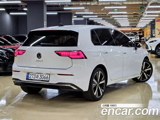 Volkswagen Golf Generation 8 — Фото автомобиля 2