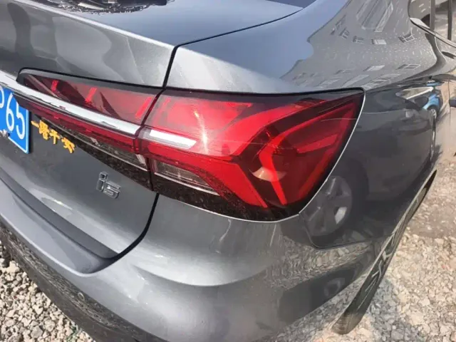 Roewe i5 — Фото автомобиля 7