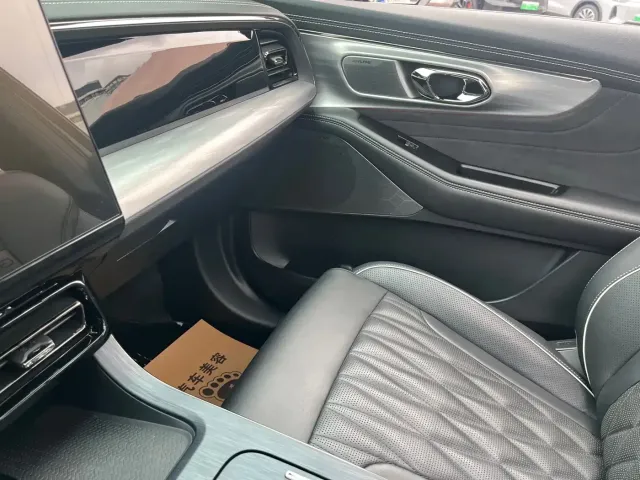 GAC Trumpchi GS8 — Фото автомобиля 17