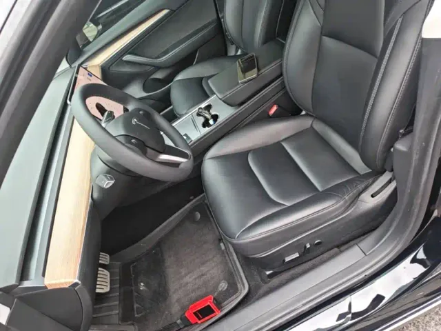 Tesla Model 3 — Фото автомобиля 10