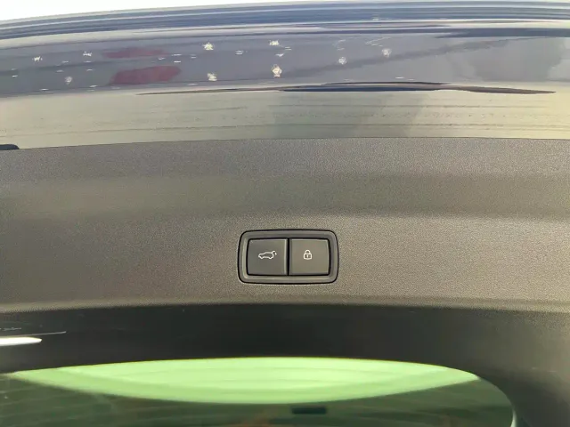 Li Auto L8 — Фото автомобиля 18