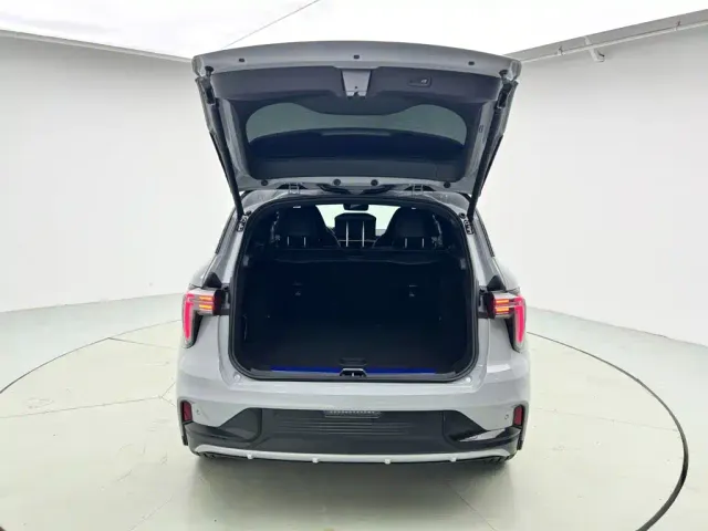 Lynk & Co 01 EM-P — Фото автомобиля 6