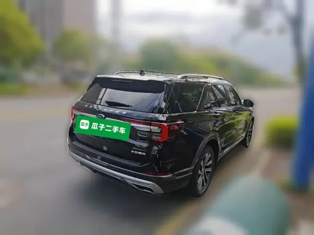 Ford Explorer — Фото автомобиля 4