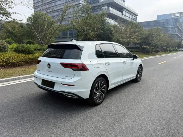Volkswagen Golf — Фото автомобиля 7