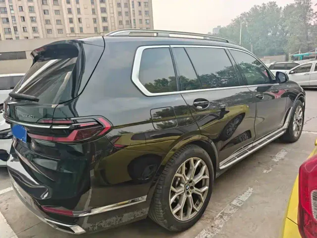 BMW X7 — Фото автомобиля 2