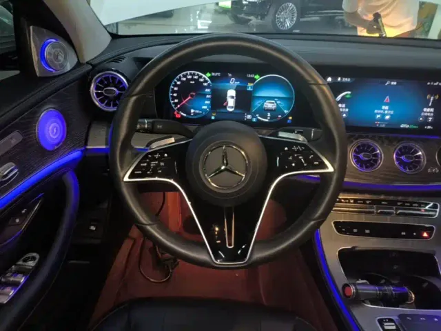 Mercedes-Benz E-Class — Фото автомобиля 10