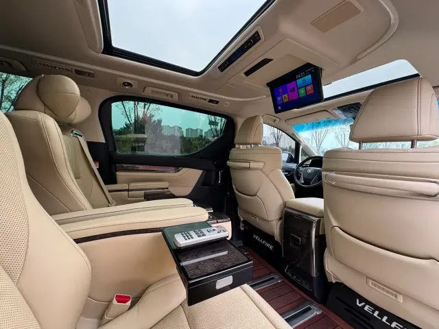 Toyota Vellfire — Фото автомобиля 13