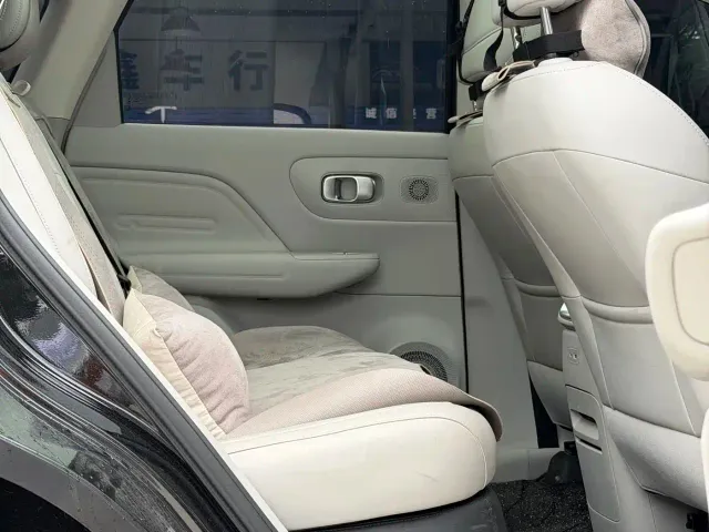 Leapmotor B10 — Фото автомобиля 8