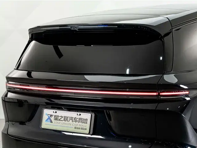 Li Auto i8 — Фото автомобиля 8