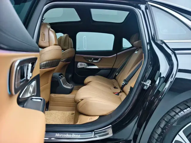 Mercedes-Benz E-Class — Фото автомобиля 6