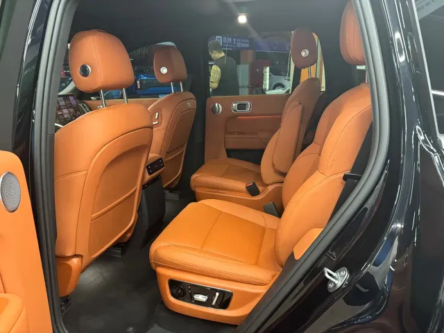 Li Auto L8 — Фото автомобиля 4