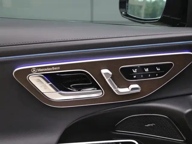 Mercedes-Benz E-Class — Фото автомобиля 11
