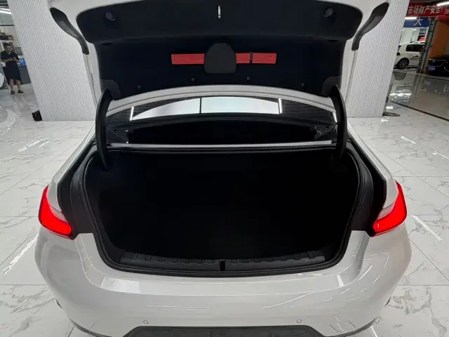 BMW 3 Series — Фото автомобиля 11