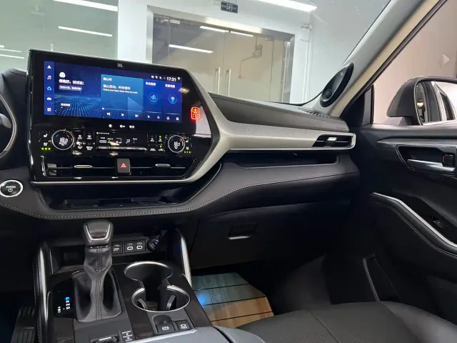 Toyota Highlander — Фото автомобиля 18