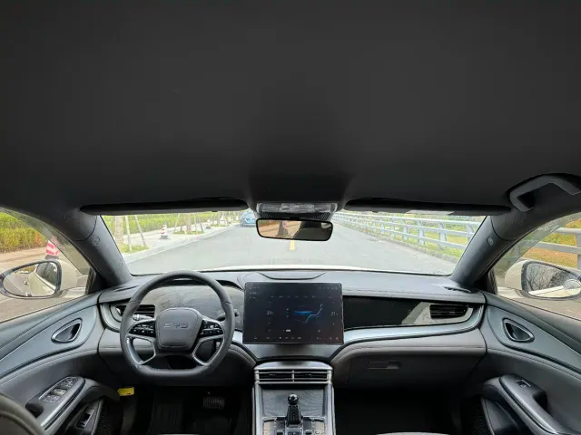 BYD Seal 07 DM-i — Фото автомобиля 14
