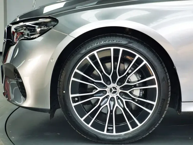 Mercedes-Benz E-Class — Фото автомобиля 5